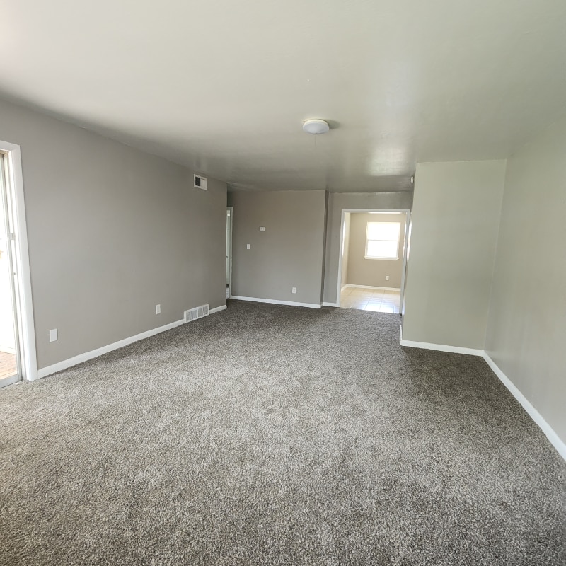 Building Photo - 908 Moraine Ave