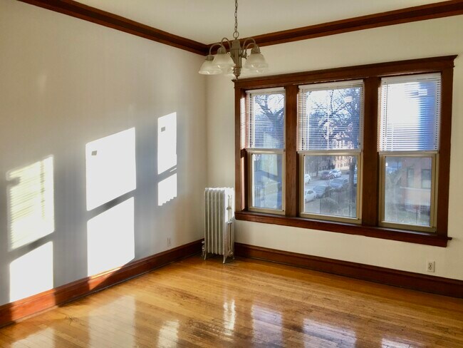 Building Photo - 1404 W Olive Ave