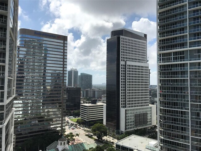 Building Photo - 475 Brickell Ave