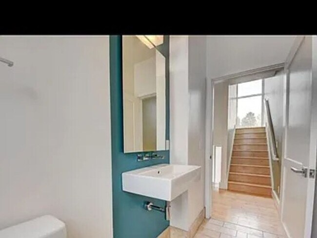 Building Photo - Contemporary Townhome Steps from Jefferson Park & LoHi!!