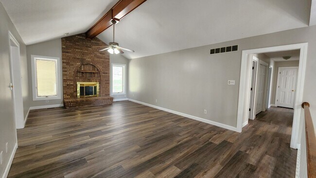 Building Photo - Lake Sherwood Executive 4BR, 3BTH home in Washburn Rural Schools!