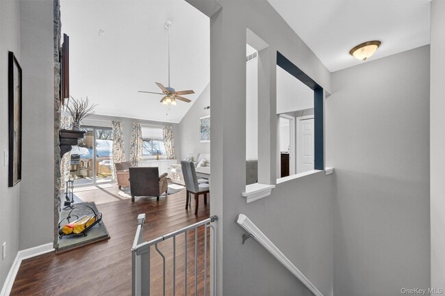 Building Photo - 72 Old Farm Ln