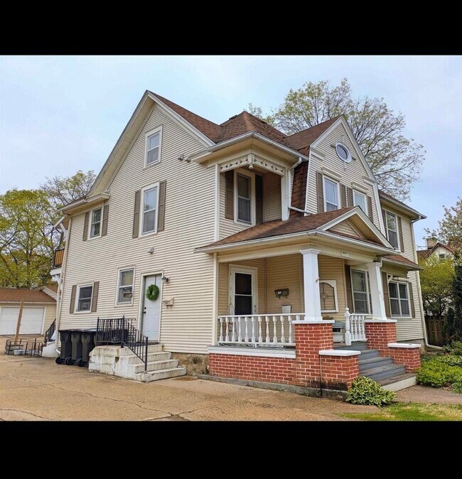 Primary Photo - 613 Wisconsin Ave