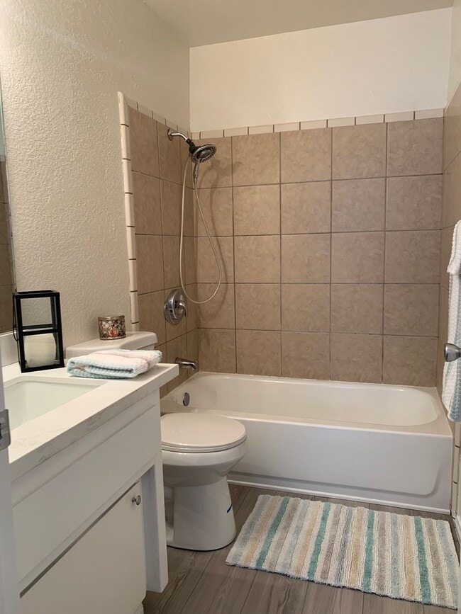 Building Photo - 3 Bed 2 bath House in City of Tehachapi!