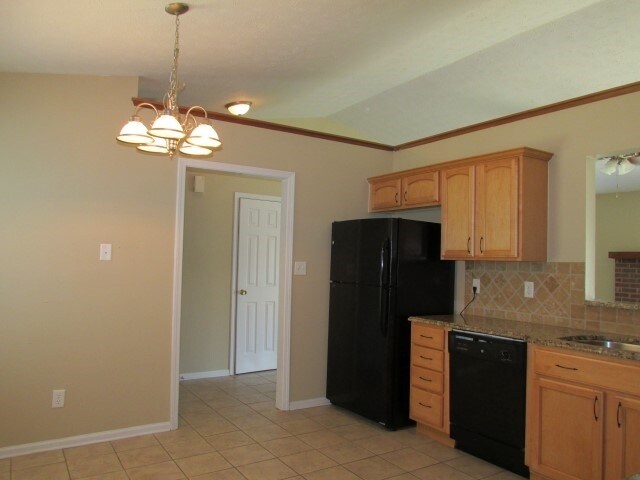 Building Photo - 4181 Magnolia Dr