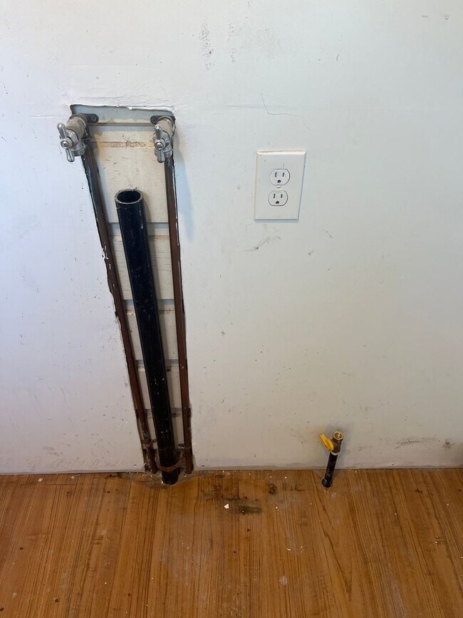 Building Photo - 334-336 E School St.