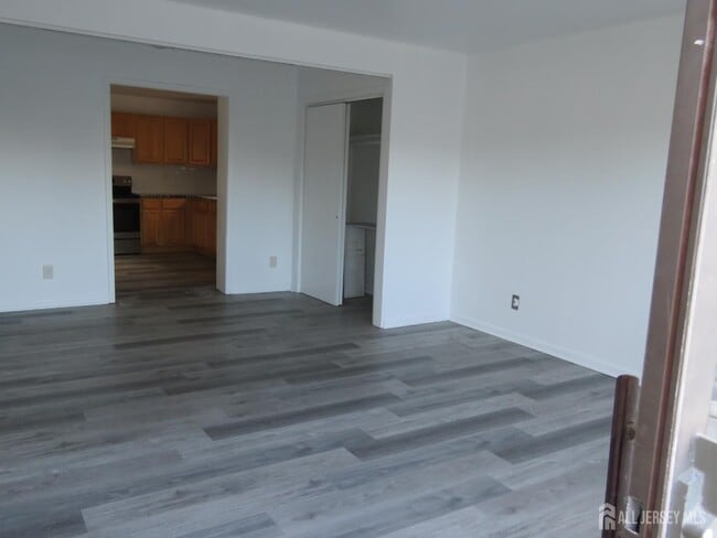 Building Photo - 475 Brace Ave