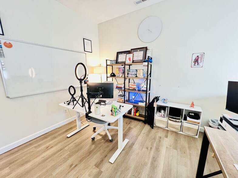 Loft - 3200 Madison Ave