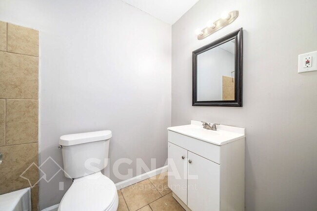 Building Photo - 1652 Roberta Ln