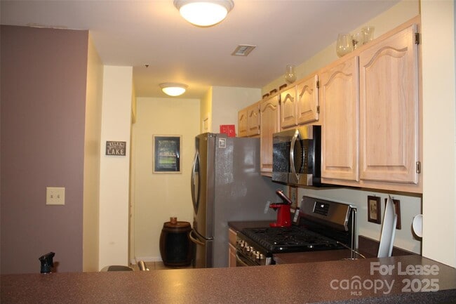 Building Photo - 763 Southwest Dr