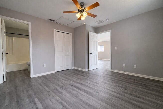 Building Photo - 1718/1720 SW Santa Barbara PL