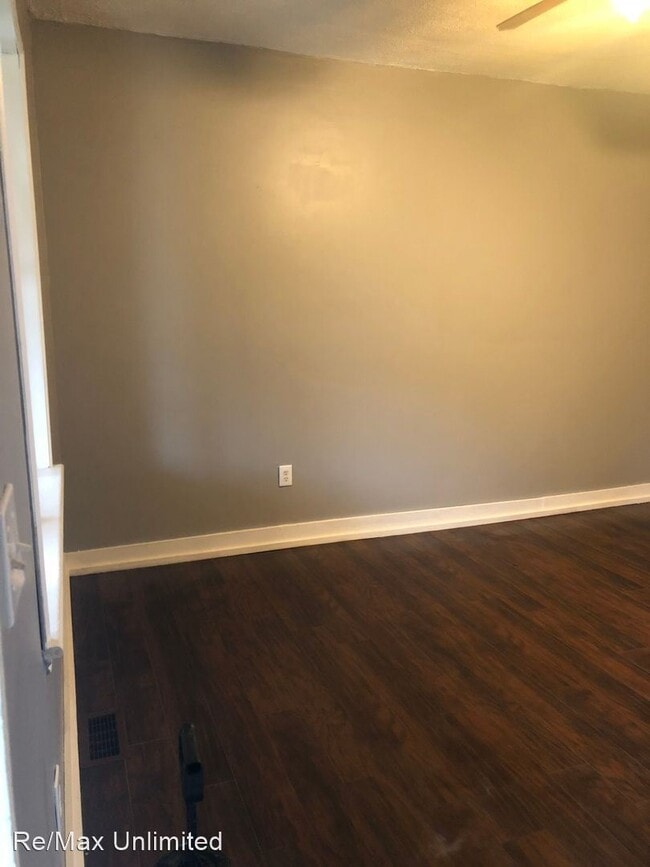 Building Photo - 2 br, 1 bath House - 104 3rd Ave
