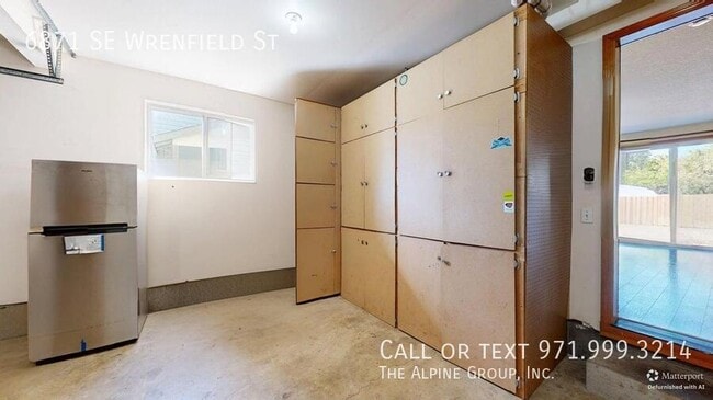 Building Photo - 6871 SE Wrenfield St