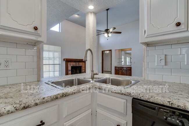 Building Photo - 7713 Doris Dr
