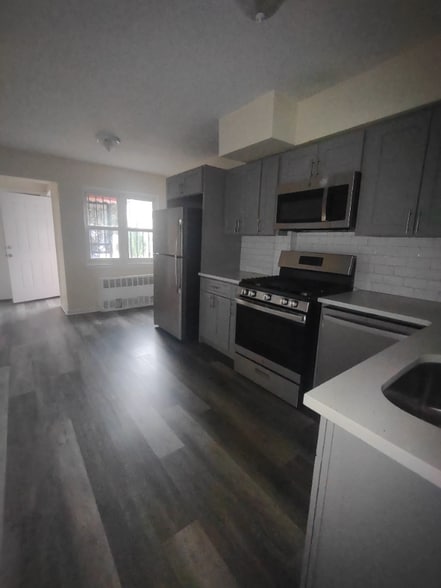 Building Photo - 964 East 100th Street