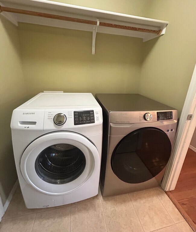 Building Photo - 115 Cassidy Dr E