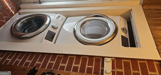 Building Photo - 1032 Standard Dr NE