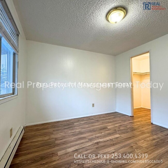 Building Photo - 2 bedroom and 1 bath Unit in Tacoma!