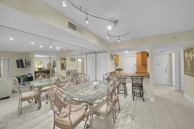 Building Photo - 15461 Lakes of Delray Blvd