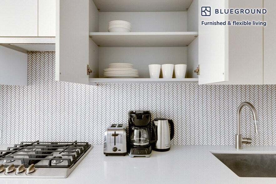 Building Photo - 244 W 29th St