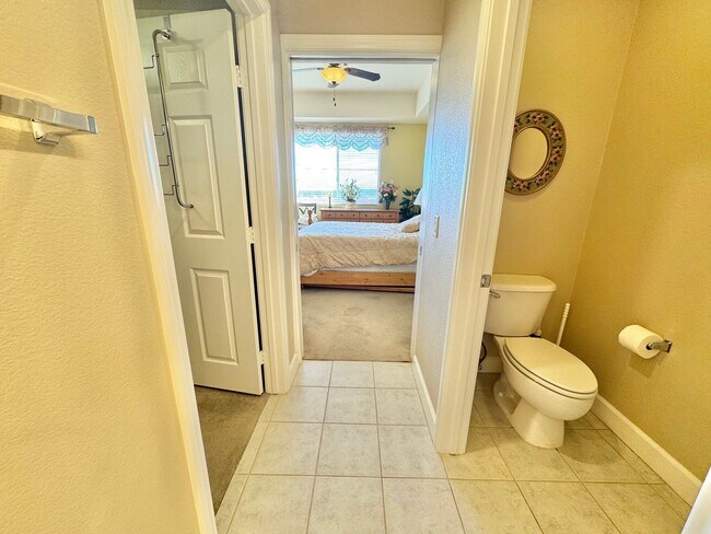 Building Photo - Modern condo with resort-style living in South Las Vegas