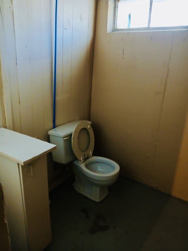 Building Photo - 21465 Syracuse Ave