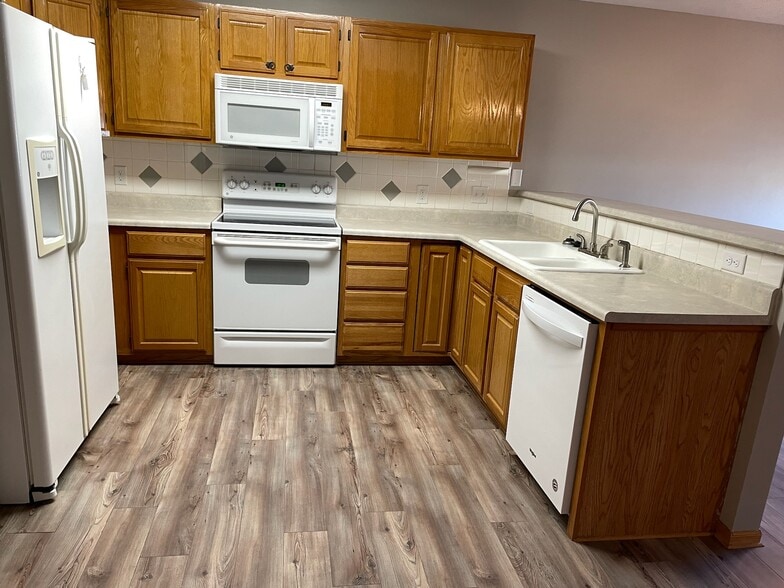 Building Photo - 6705 Milan Dr