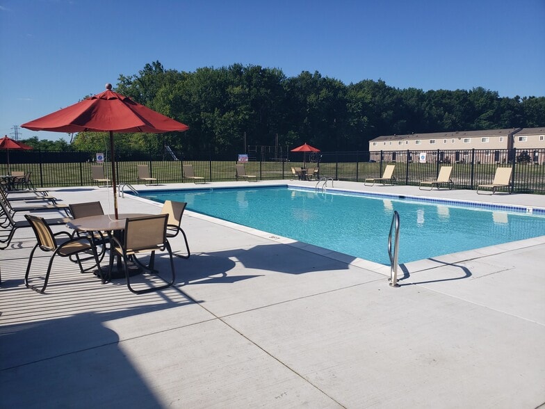 Primary Photo - Heritage Glen Townhomes