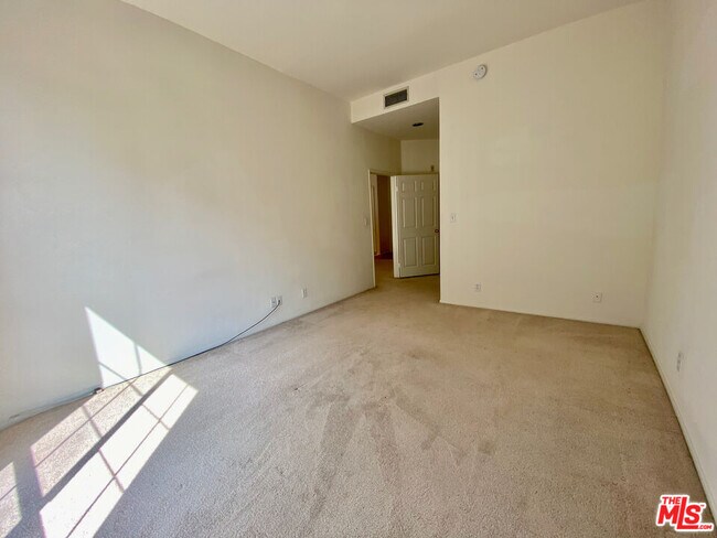 Building Photo - 12211 Idaho Ave