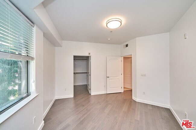 Building Photo - 629 Traction Ave