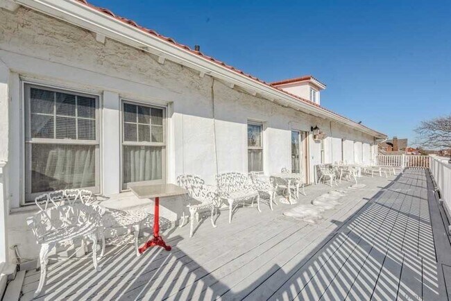 Building Photo - 161 W Beech St