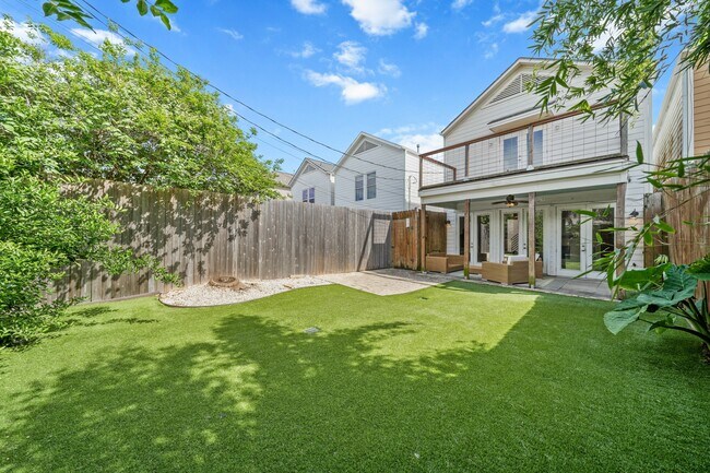 Building Photo - 513 W 22nd St