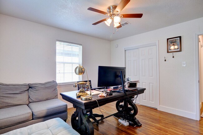 Building Photo - 5421 Fursman Ave