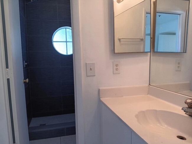 Building Photo - 150 Riviera Cir