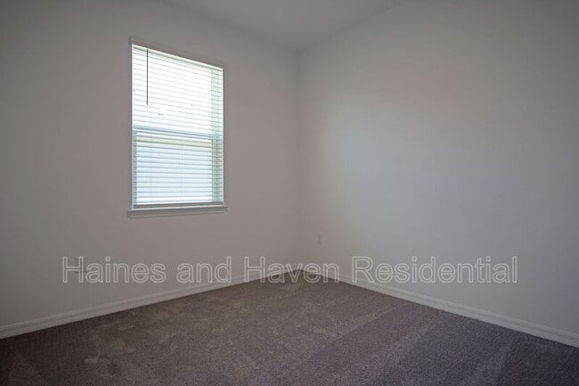 Building Photo - 1315 Normandy Dr