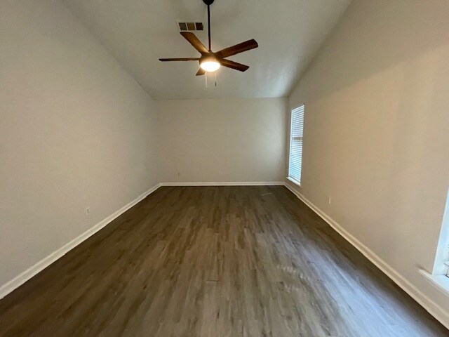Building Photo - 107 Woodridge Dr