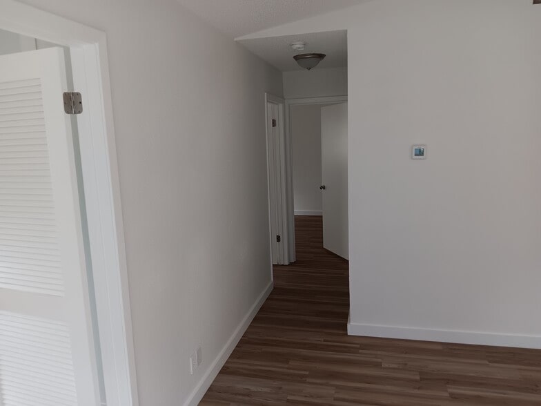 Hallway to bedrooms and bath. - 4147 Alaskian Sunrise