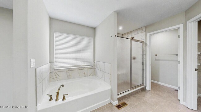 Building Photo - 15802 Stonehouse Ct