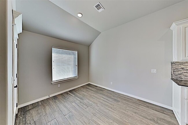 Building Photo - 16008 Iron Ridge Rd