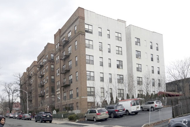 Building Photo - Lincoln Court