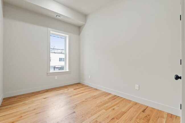 Building Photo - 150 West Side Ave