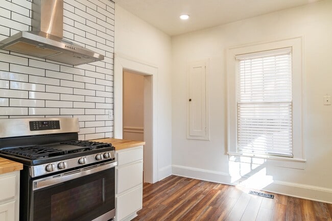 Building Photo - Lakebottom Bungalow