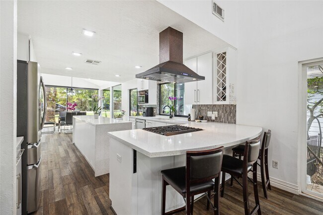 Building Photo - 64 N Timber Top Dr