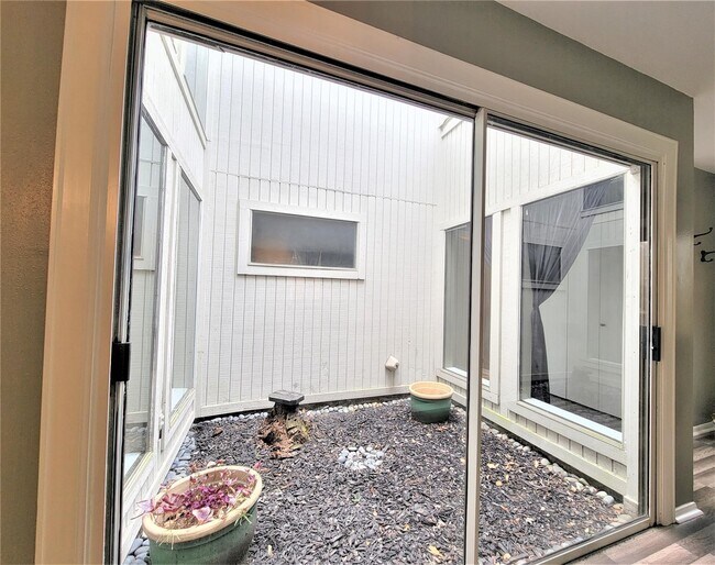 Building Photo - 13122 Waldemere Dr