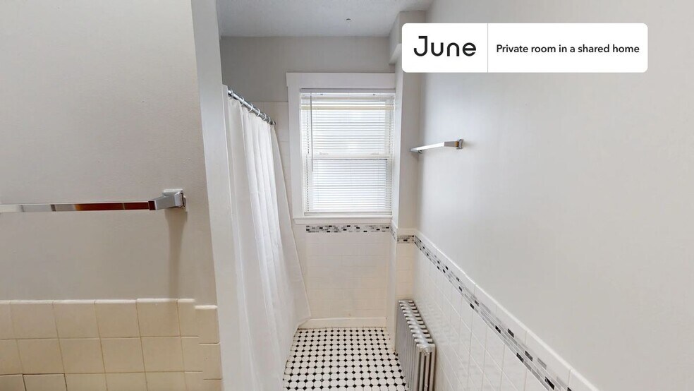 Building Photo - Room in Shared 4 bed/1 bath home