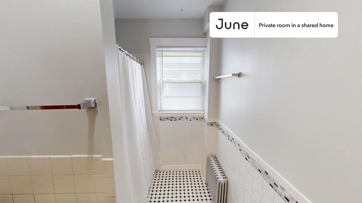 Building Photo - Room in Shared 4 bed/1 bath home