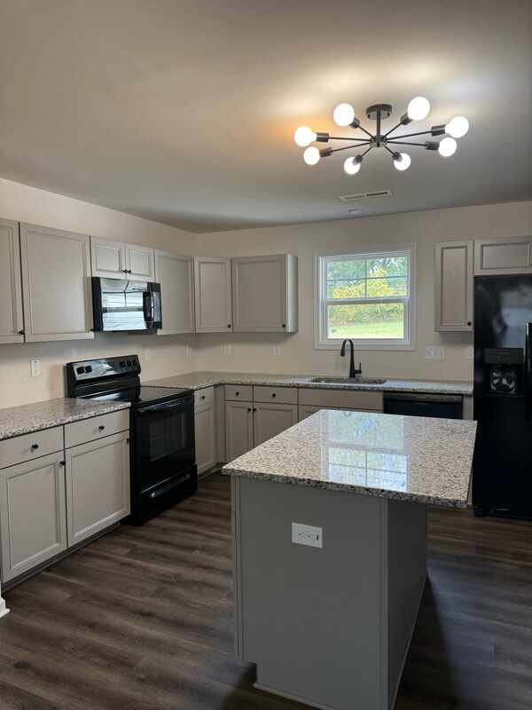 Building Photo - 1215 Collins Dr