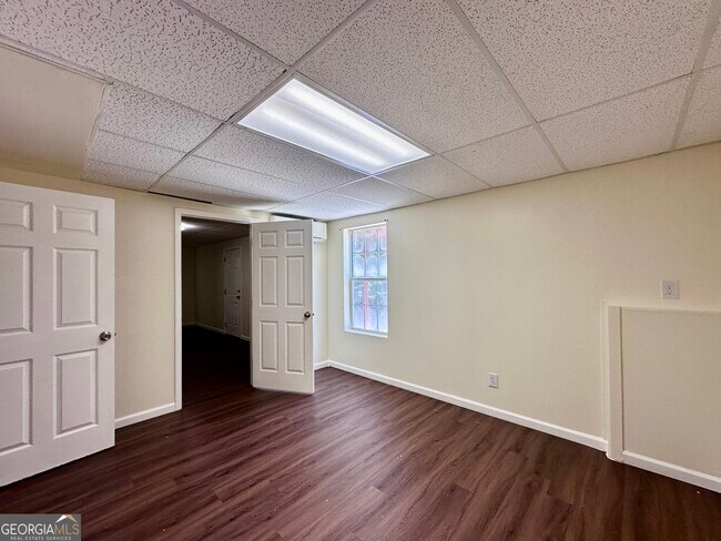 Building Photo - 3713 Crescent Hill Ln