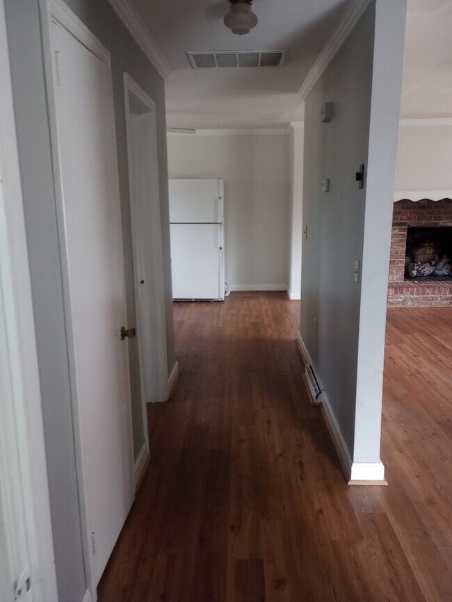 Building Photo - 8 Sewanee Ave