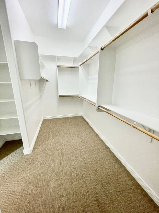 Building Photo - Gorgeous 3 Bed/2.5 Bath + Den Home In Chandler! Gated Community & Upgrades Throughout Home!